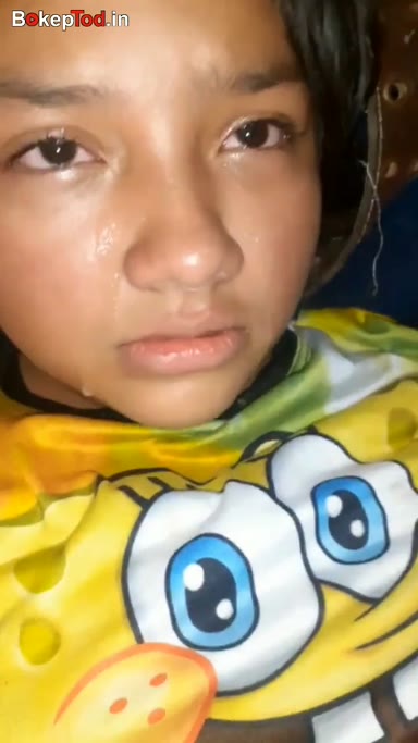 Background nonton video viral Bocil Baju Spongebob Nangis Dipaksa Ayah Tiri