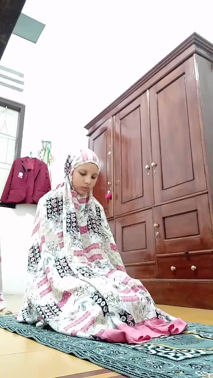 Background for Bocil Mukenah Pink Viral Terbaru