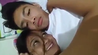 Background nonton video viral Bocil Ngewe Dikamar Mumpung Gada Ayah